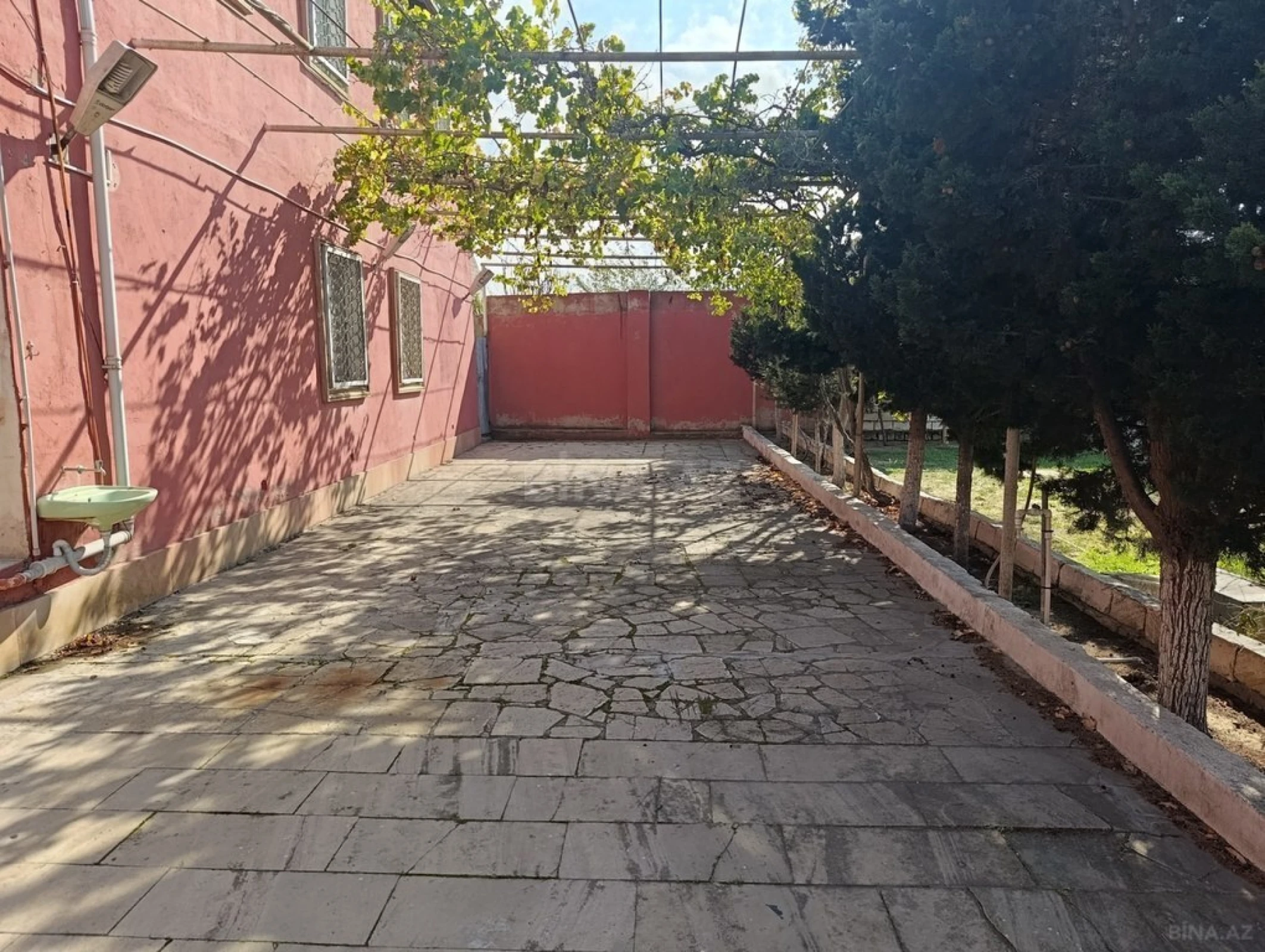 Satılır 6 otaqlı həyət evi 250 m²