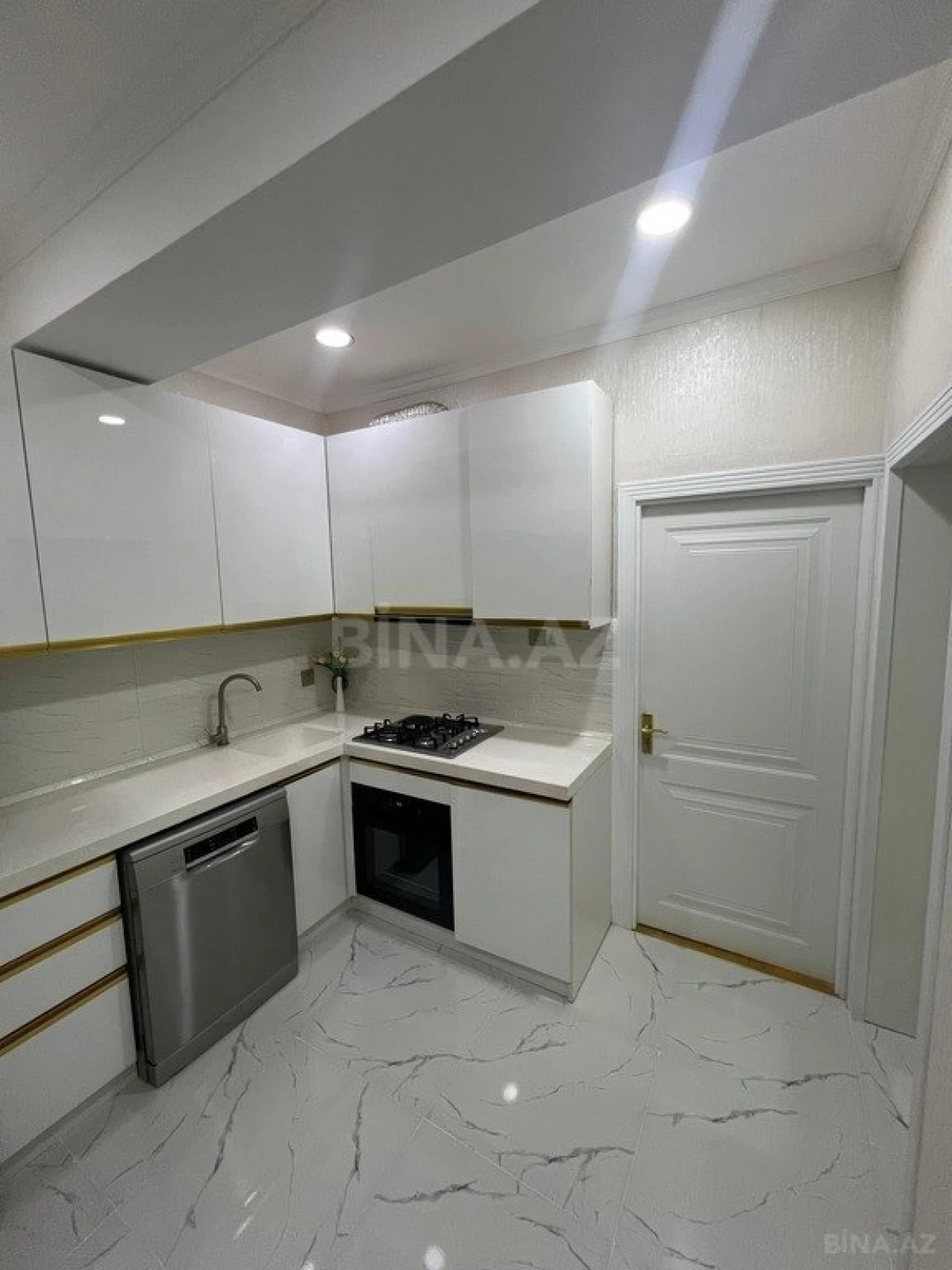 Satılır 2 otaqlı mənzil 53 m²