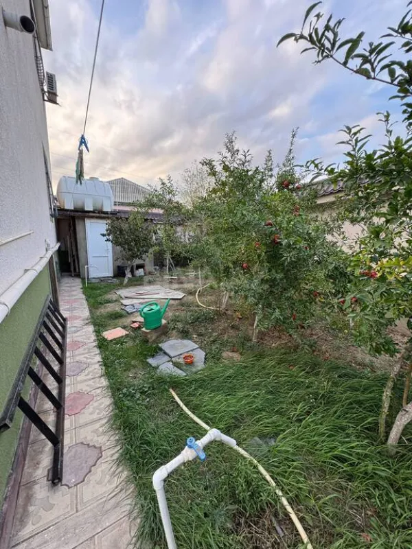 Satılır 5 otaqlı həyət evi 200 m²