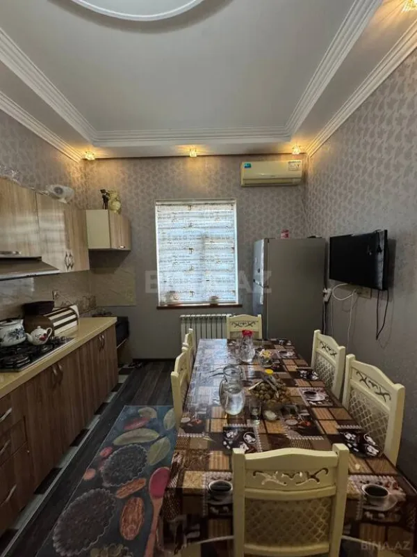 Satılır 5 otaqlı həyət evi 200 m²