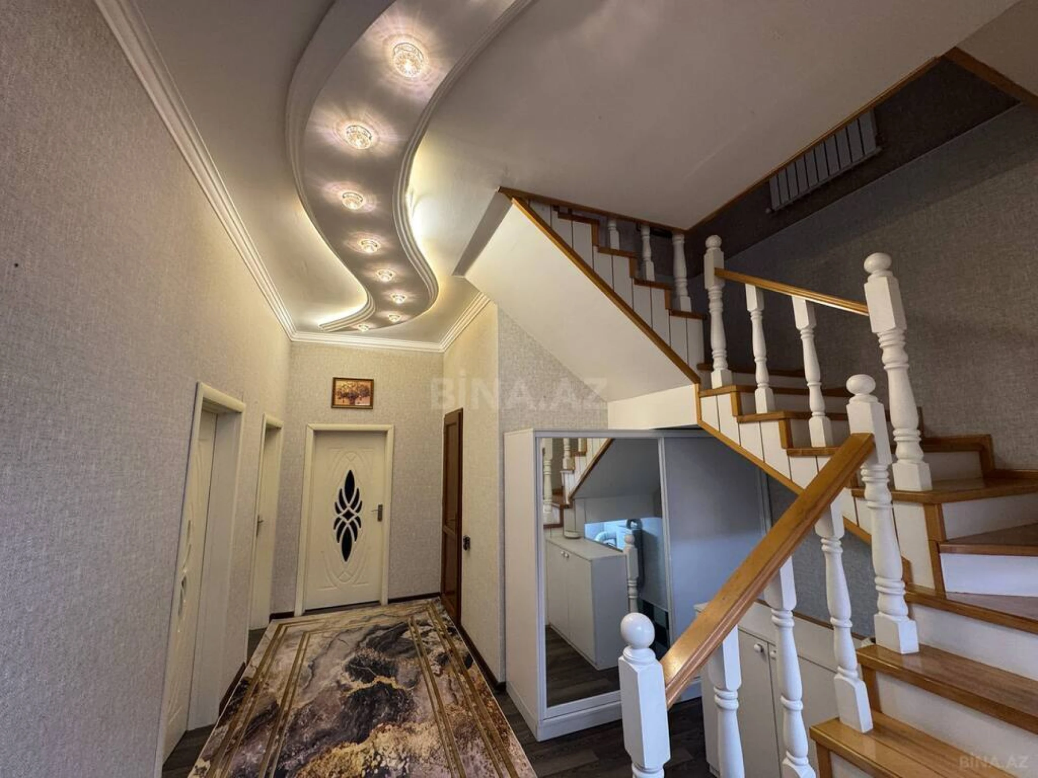 Satılır 5 otaqlı həyət evi 200 m²