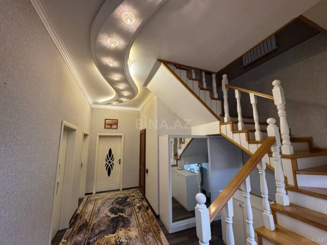 Satılır 5 otaqlı həyət evi 200 m²