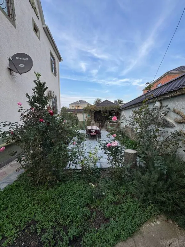 Satılır 5 otaqlı həyət evi 200 m²