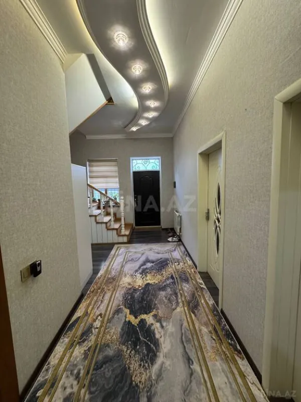 Satılır 5 otaqlı həyət evi 200 m²