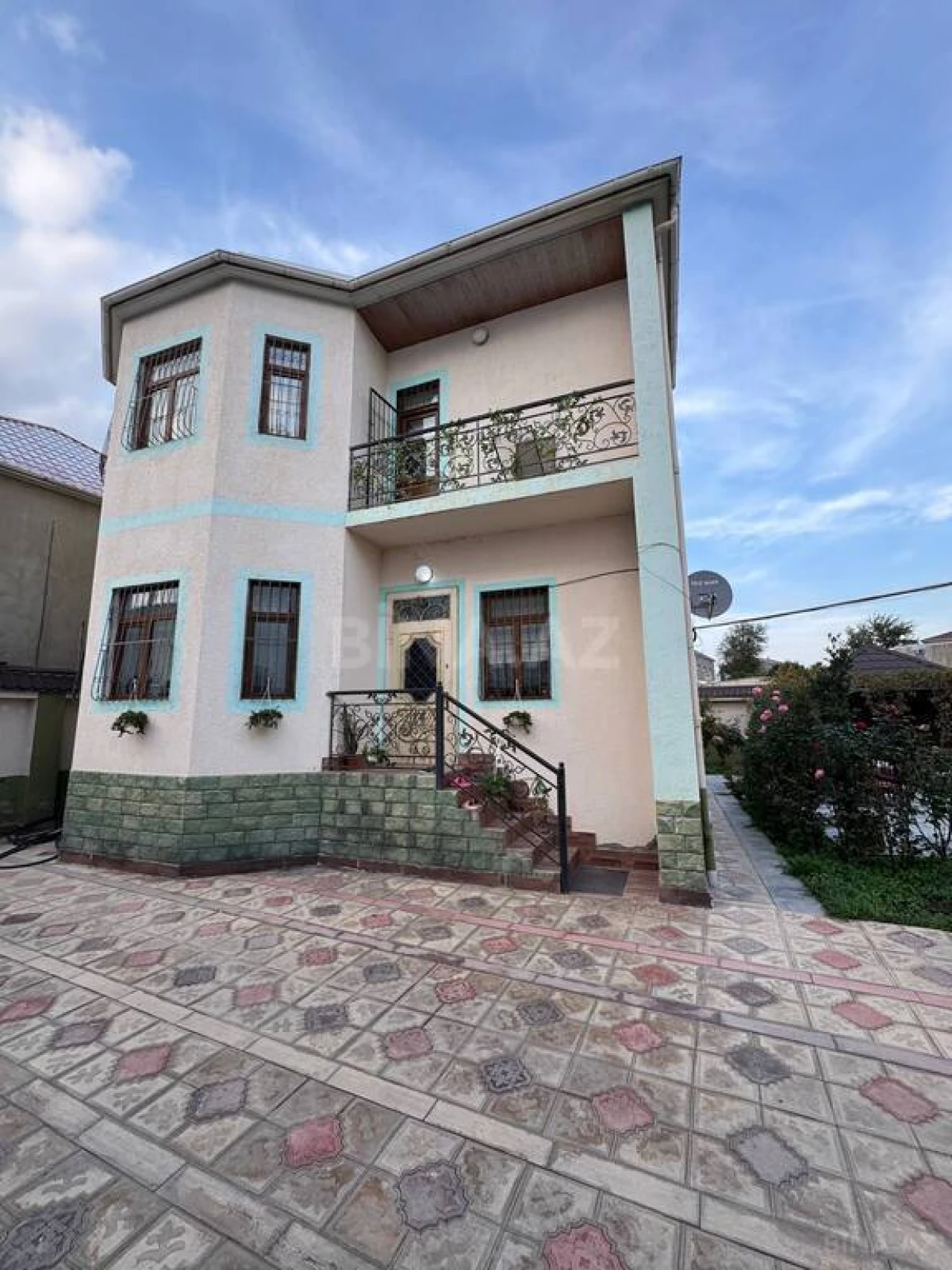Satılır 5 otaqlı həyət evi 200 m²