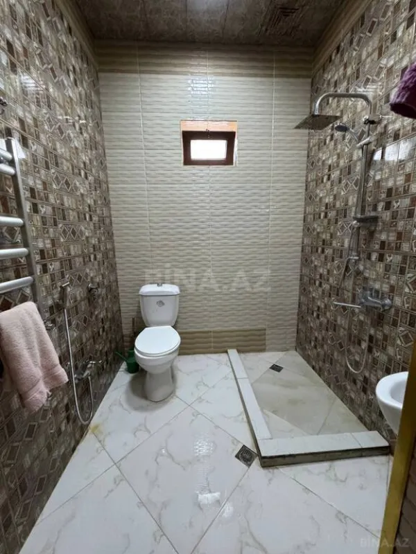 Satılır 5 otaqlı həyət evi 200 m²