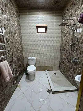 Satılır 5 otaqlı həyət evi 200 m²