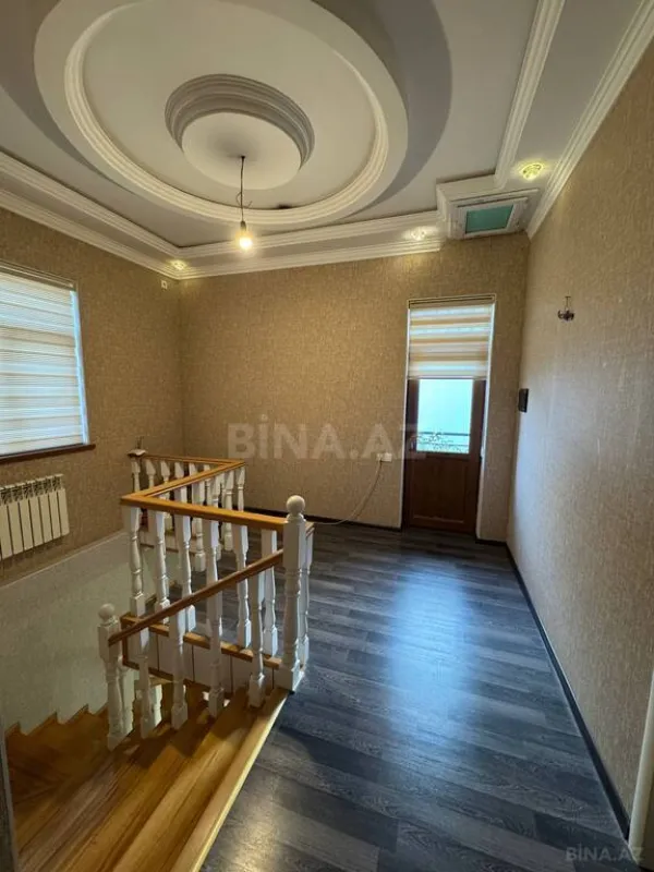 Satılır 5 otaqlı həyət evi 200 m²