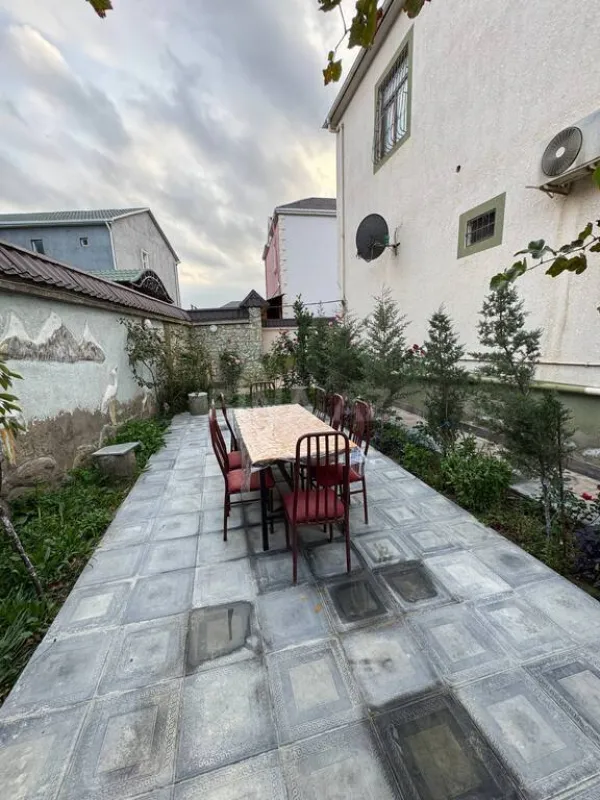 Satılır 5 otaqlı həyət evi 200 m²