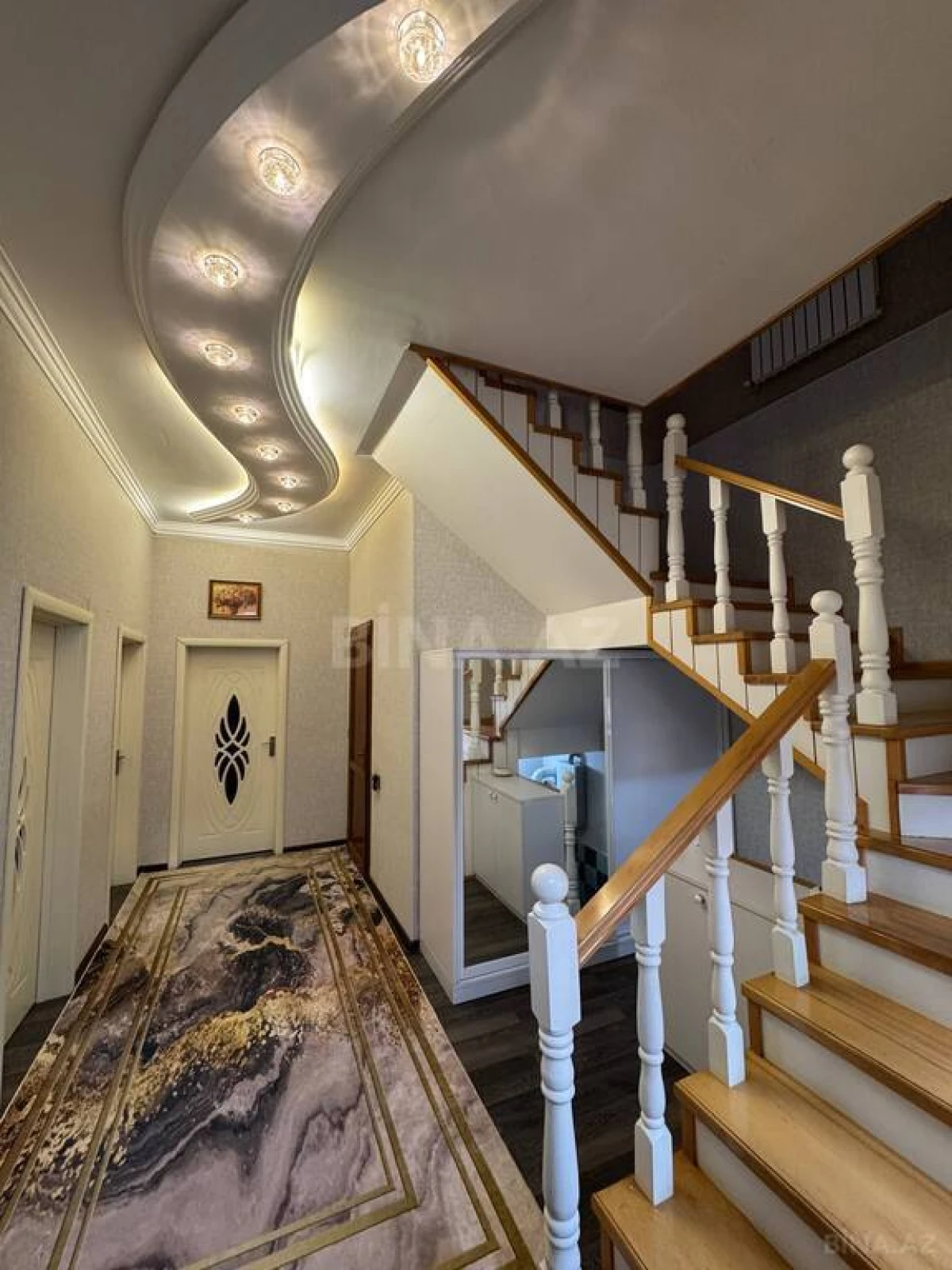 Satılır 5 otaqlı həyət evi 200 m²