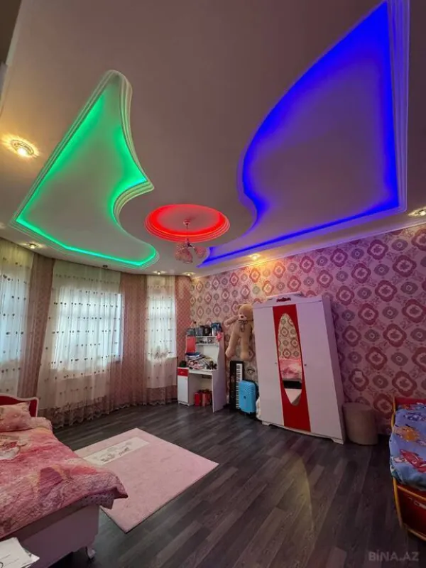 Satılır 5 otaqlı həyət evi 200 m²