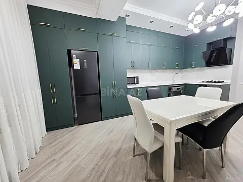 Kirayə verilir 3 otaqlı mənzil 140 m²