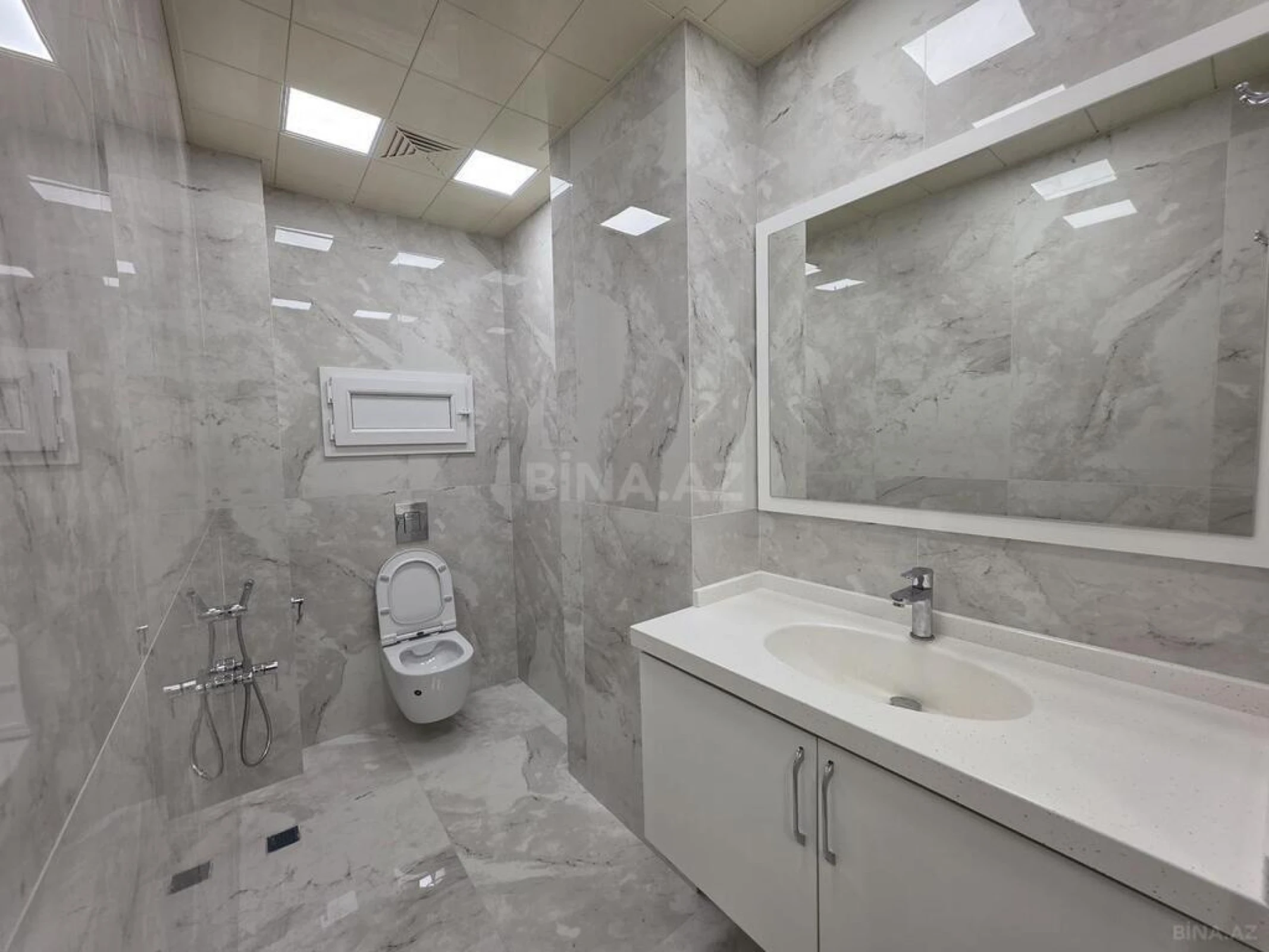 Kirayə verilir 3 otaqlı mənzil 140 m²