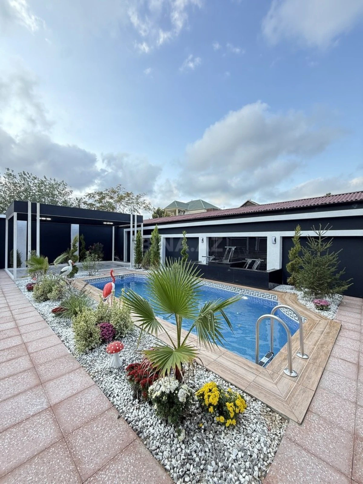 Satılır 5 otaqlı həyət evi 220 m²