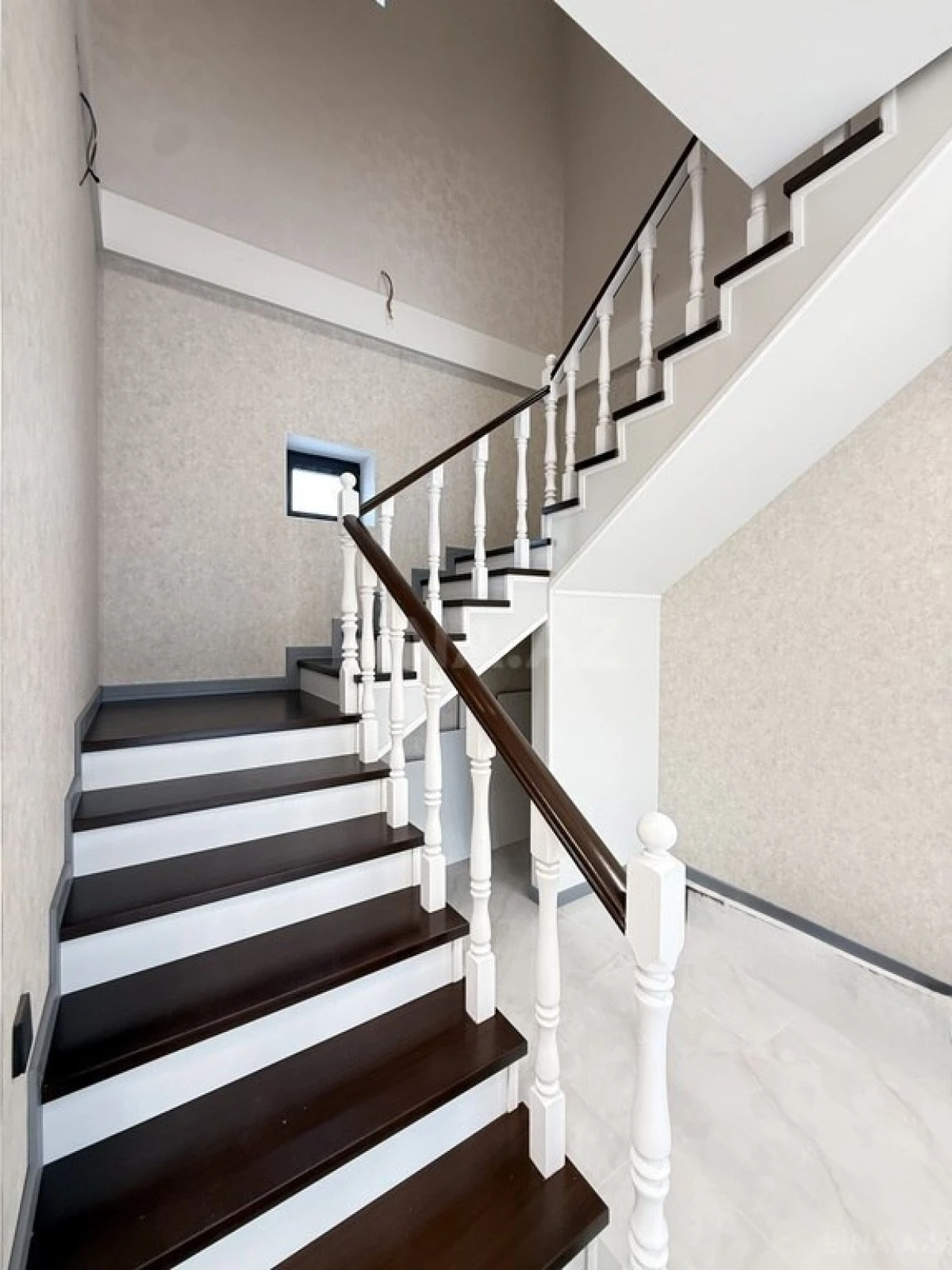 Satılır 5 otaqlı həyət evi 220 m²