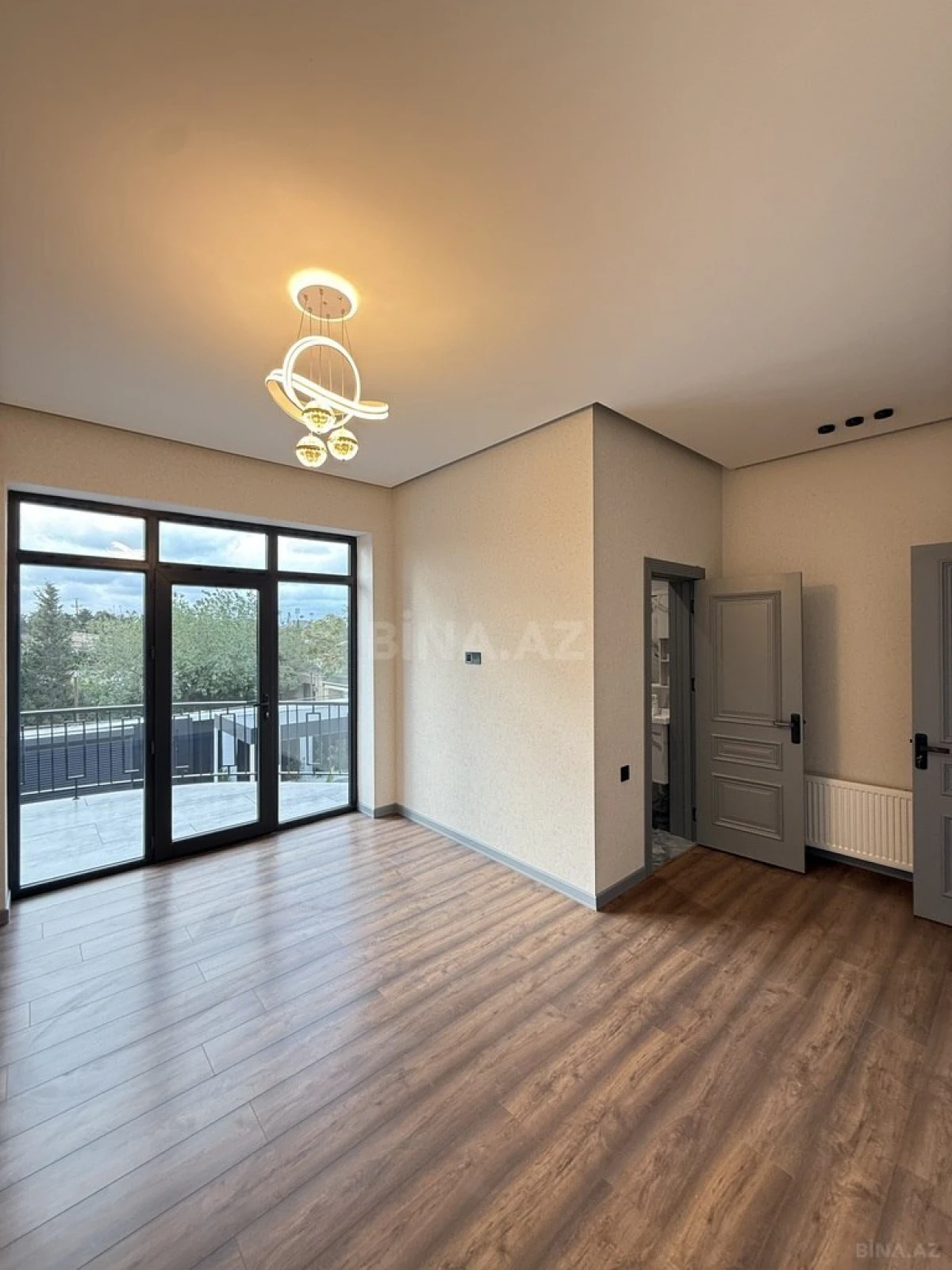 Satılır 5 otaqlı həyət evi 220 m²