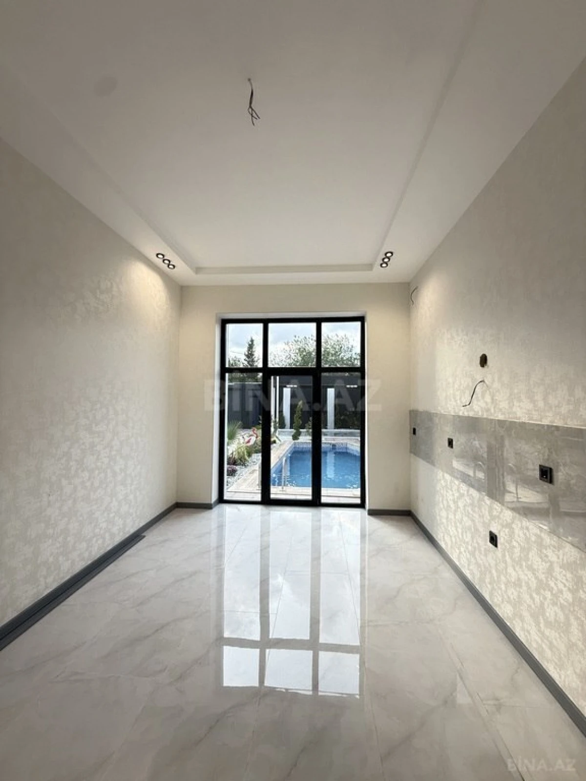 Satılır 5 otaqlı həyət evi 220 m²