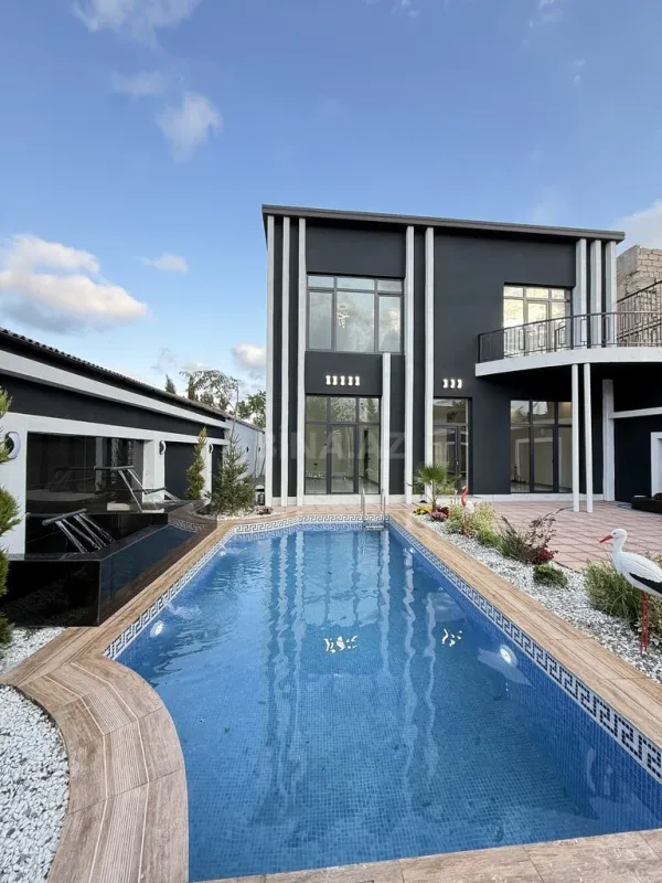 Satılır 5 otaqlı həyət evi 220 m²