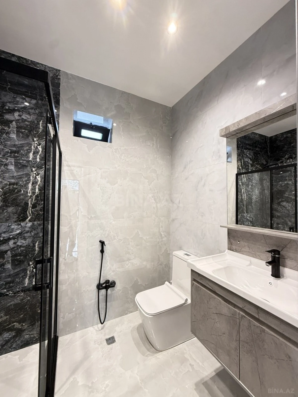 Satılır 5 otaqlı həyət evi 220 m²