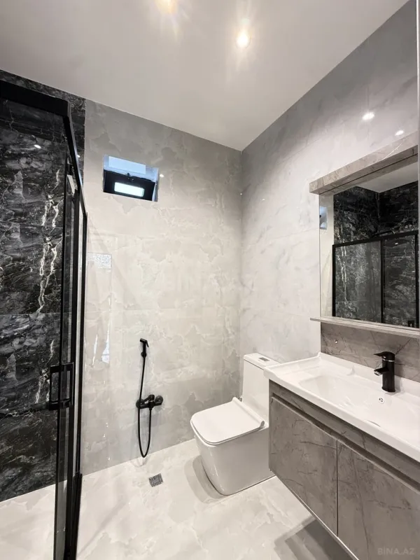 Satılır 5 otaqlı həyət evi 220 m²