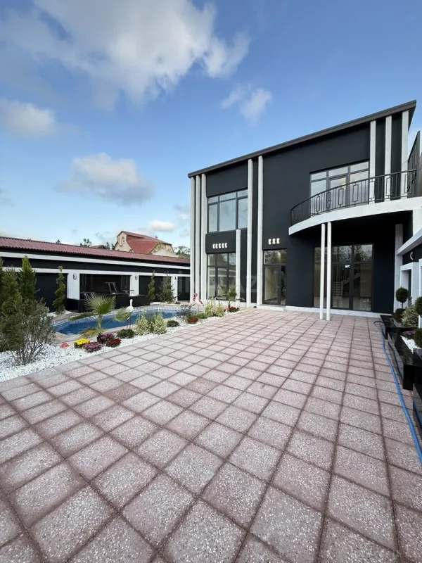Satılır 5 otaqlı həyət evi 220 m²