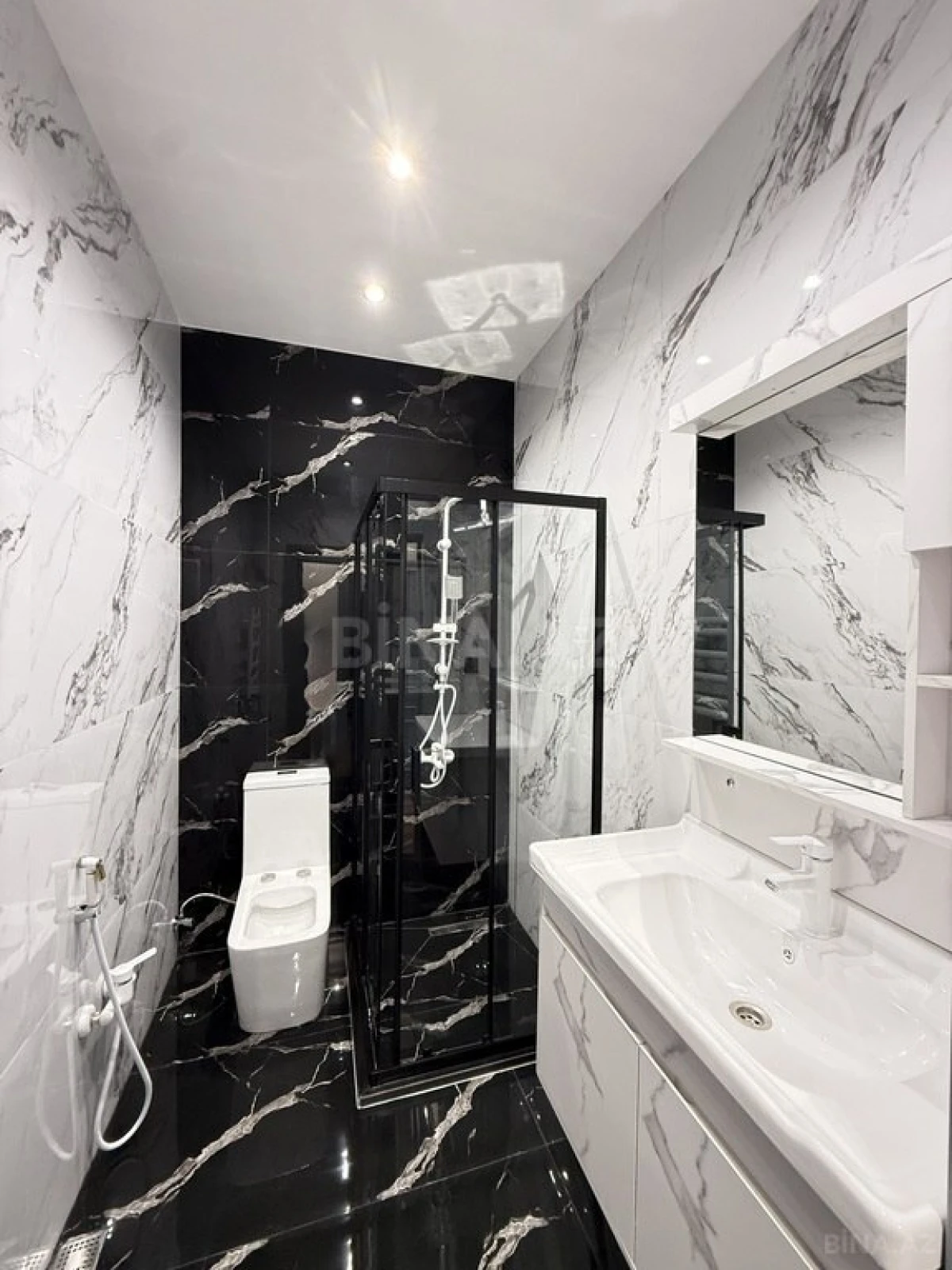 Satılır 5 otaqlı həyət evi 220 m²