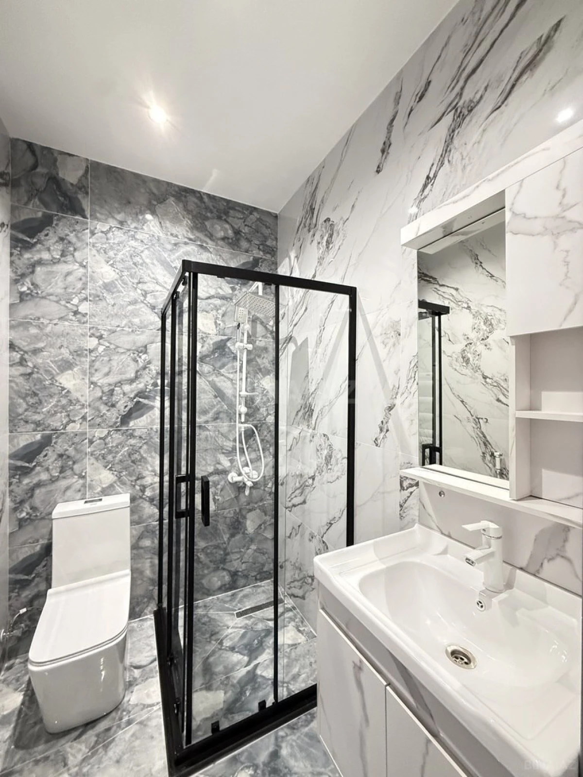 Satılır 5 otaqlı həyət evi 220 m²