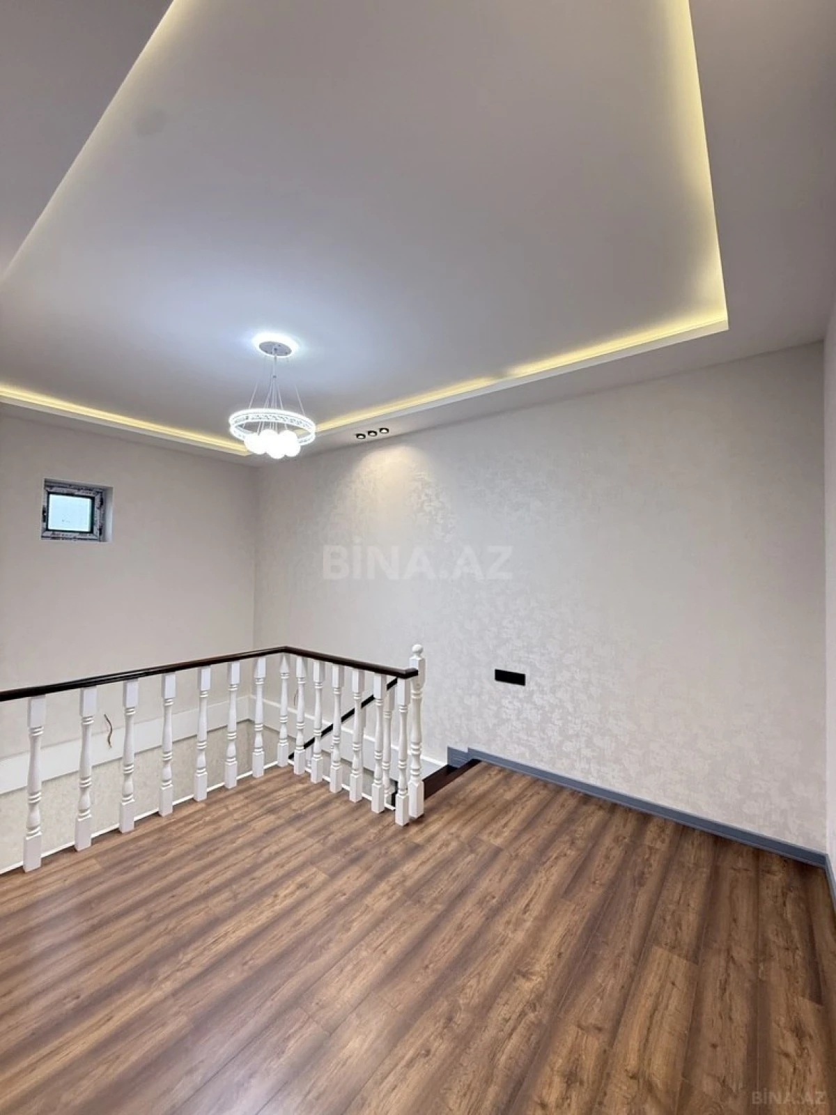 Satılır 5 otaqlı həyət evi 220 m²