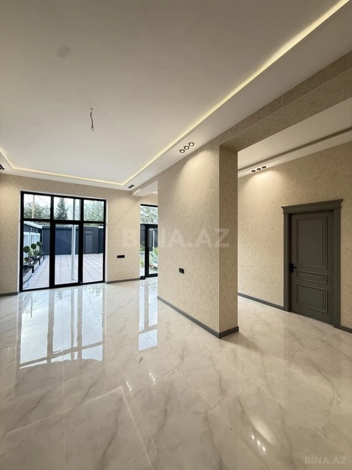 Satılır 5 otaqlı həyət evi 220 m²
