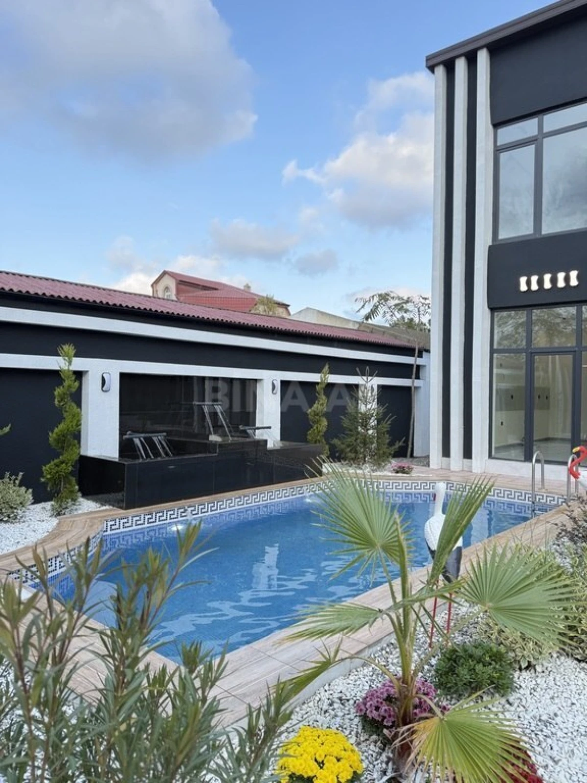 Satılır 5 otaqlı həyət evi 220 m²