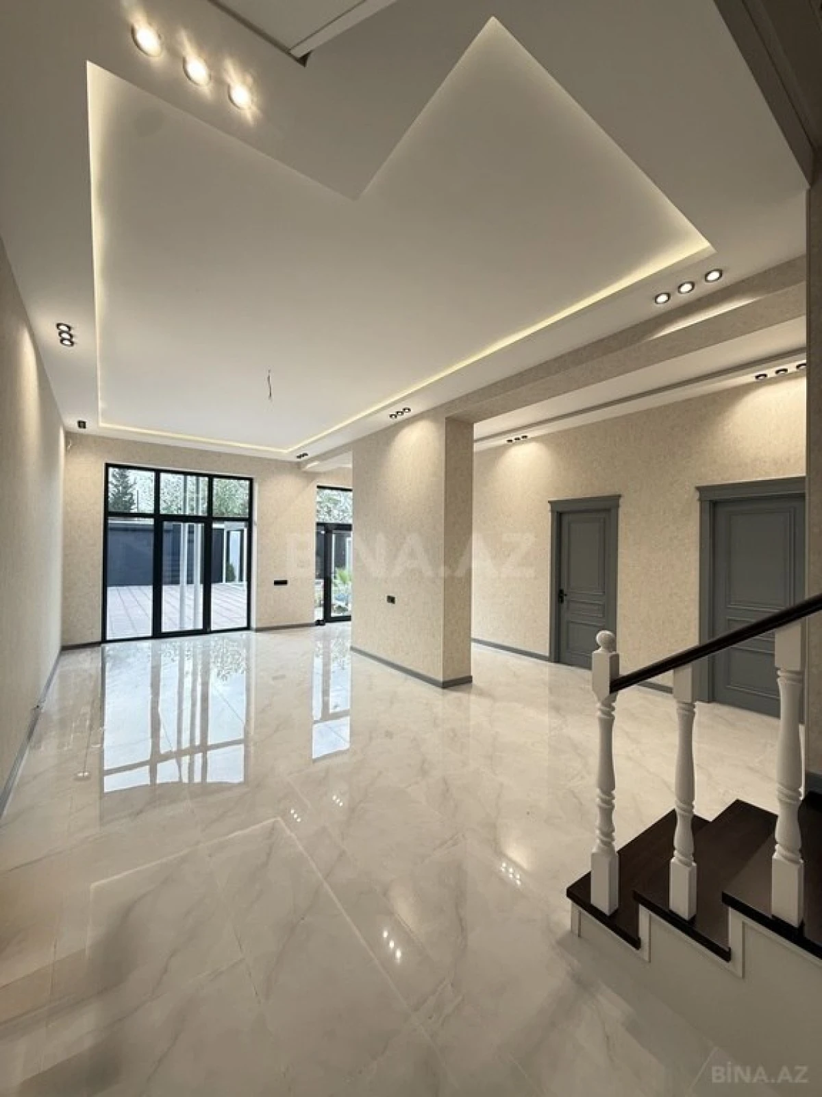 Satılır 5 otaqlı həyət evi 220 m²