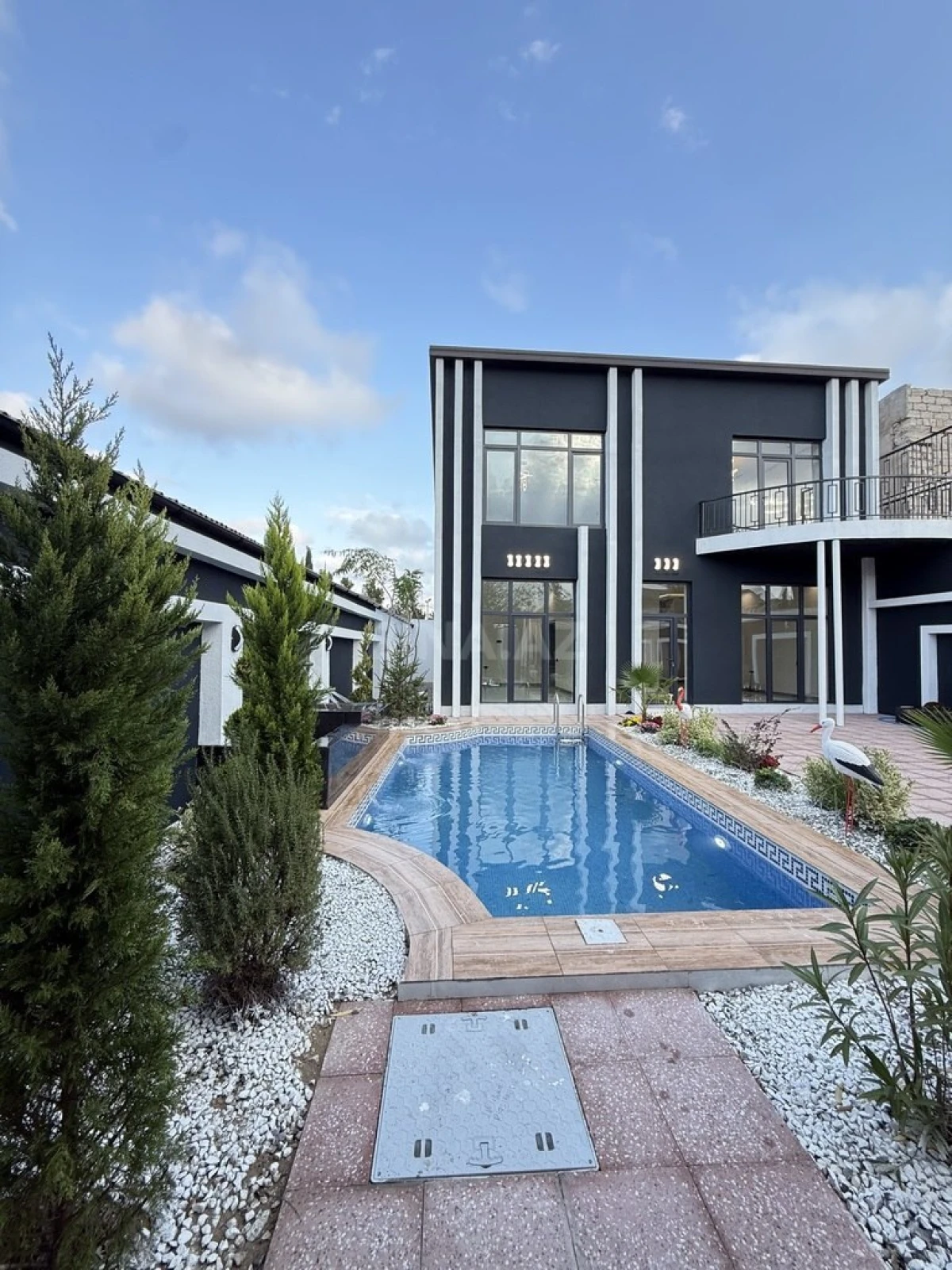 Satılır 5 otaqlı həyət evi 220 m²