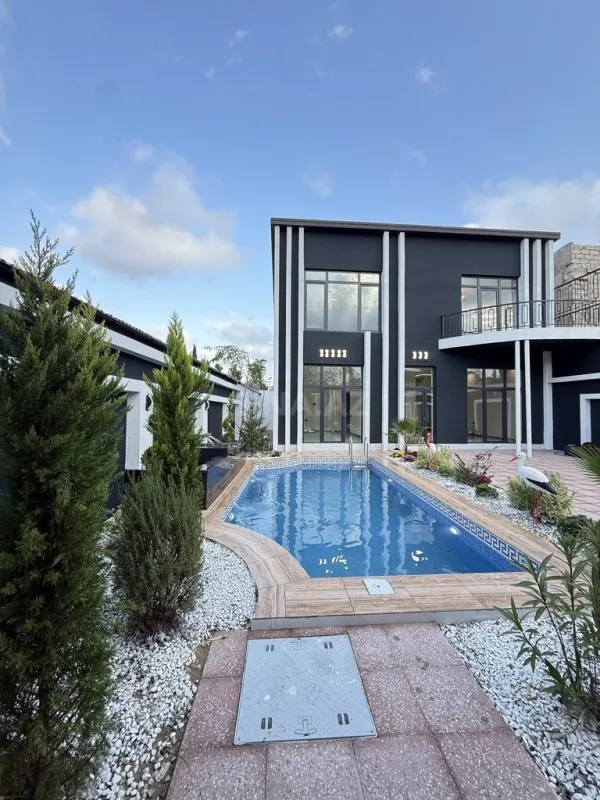 Satılır 5 otaqlı həyət evi 220 m²