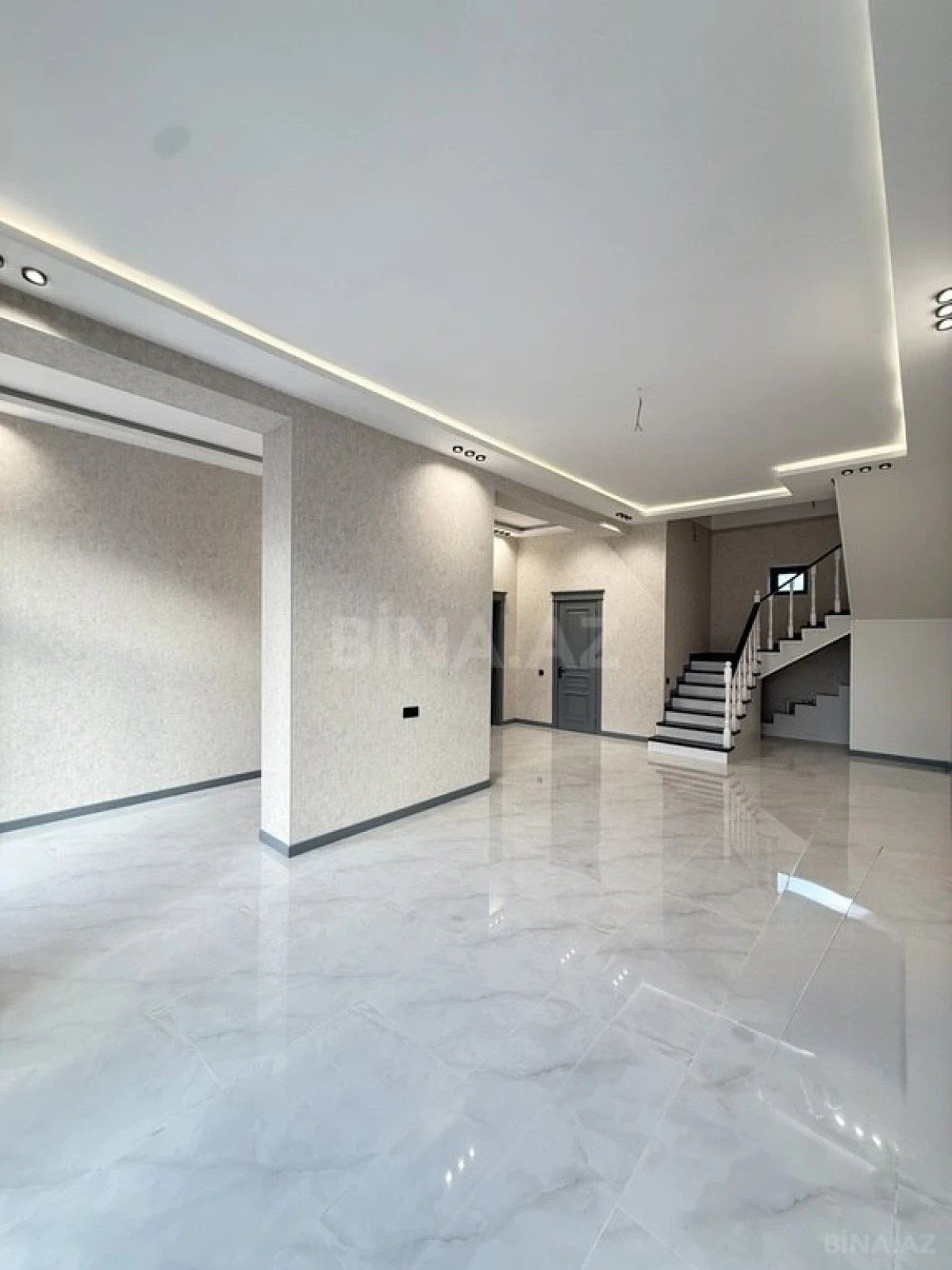 Satılır 5 otaqlı həyət evi 220 m²