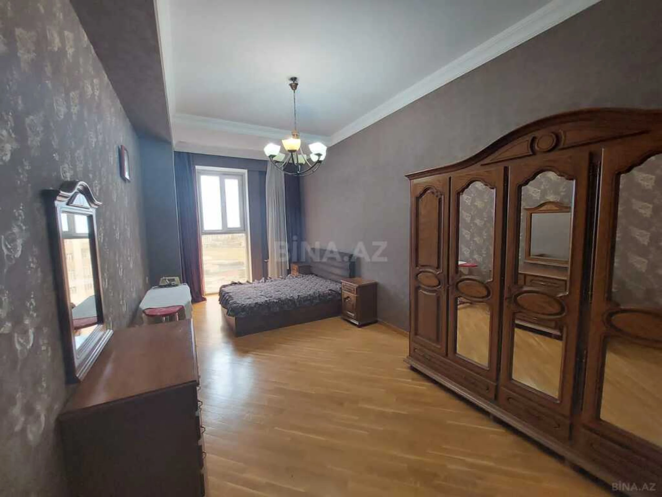 Satılır 3 otaqlı mənzil 107 m²