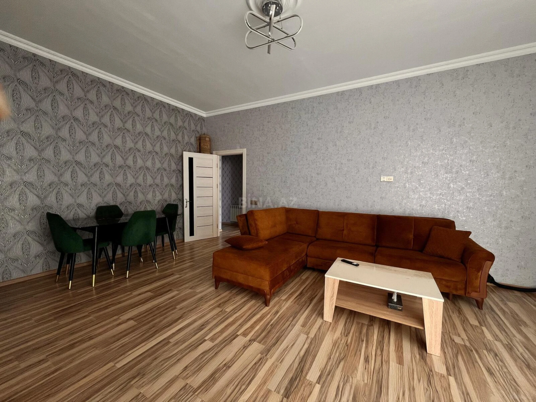 Kirayə verilir 2 otaqlı mənzil 85 m²