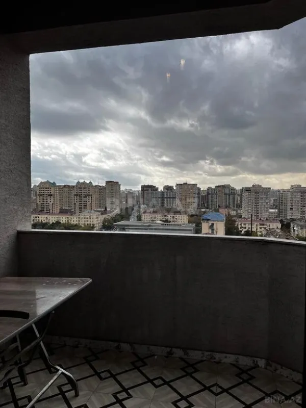 Kirayə verilir 2 otaqlı mənzil 85 m²