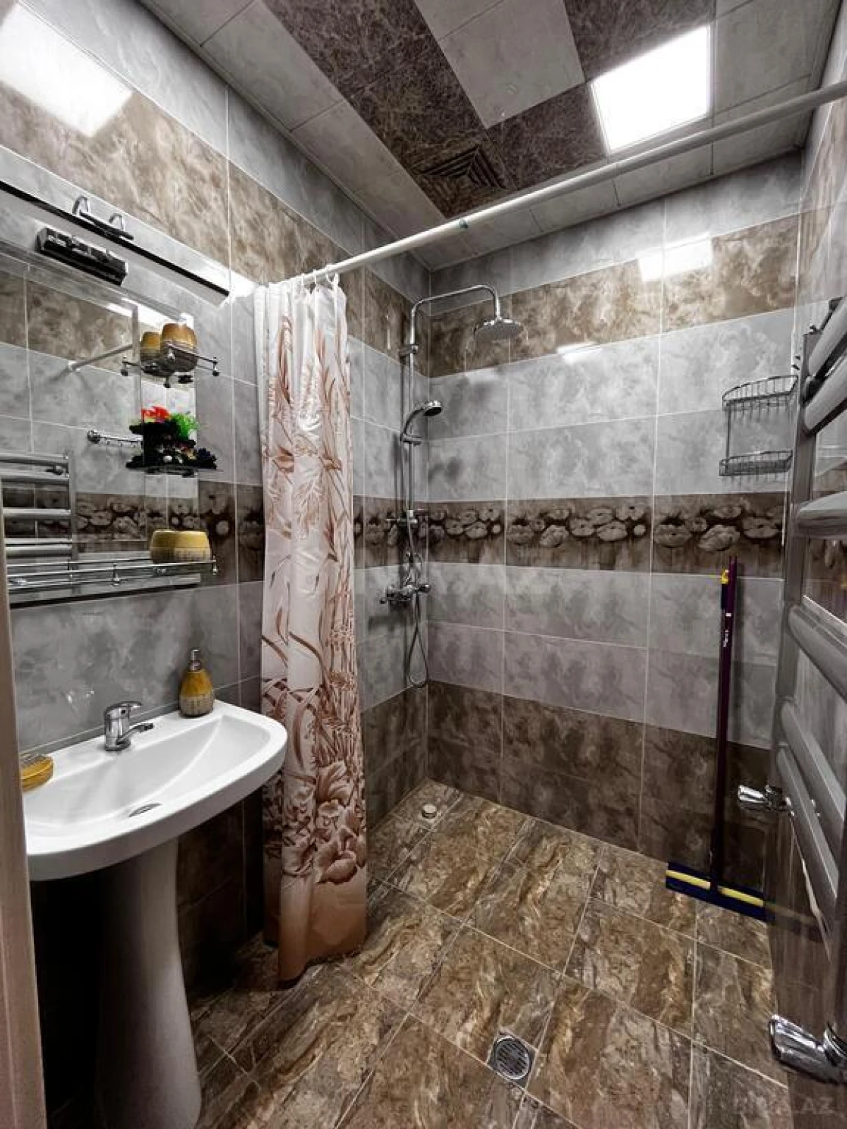 Kirayə verilir 2 otaqlı mənzil 85 m²