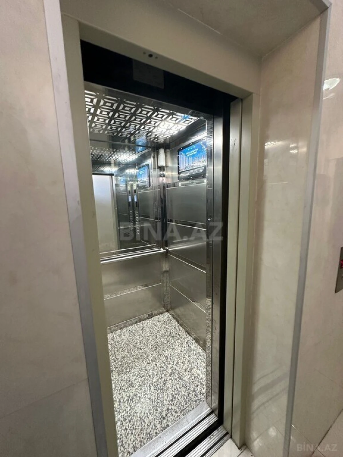 Satılır 3 otaqlı mənzil 117 m²