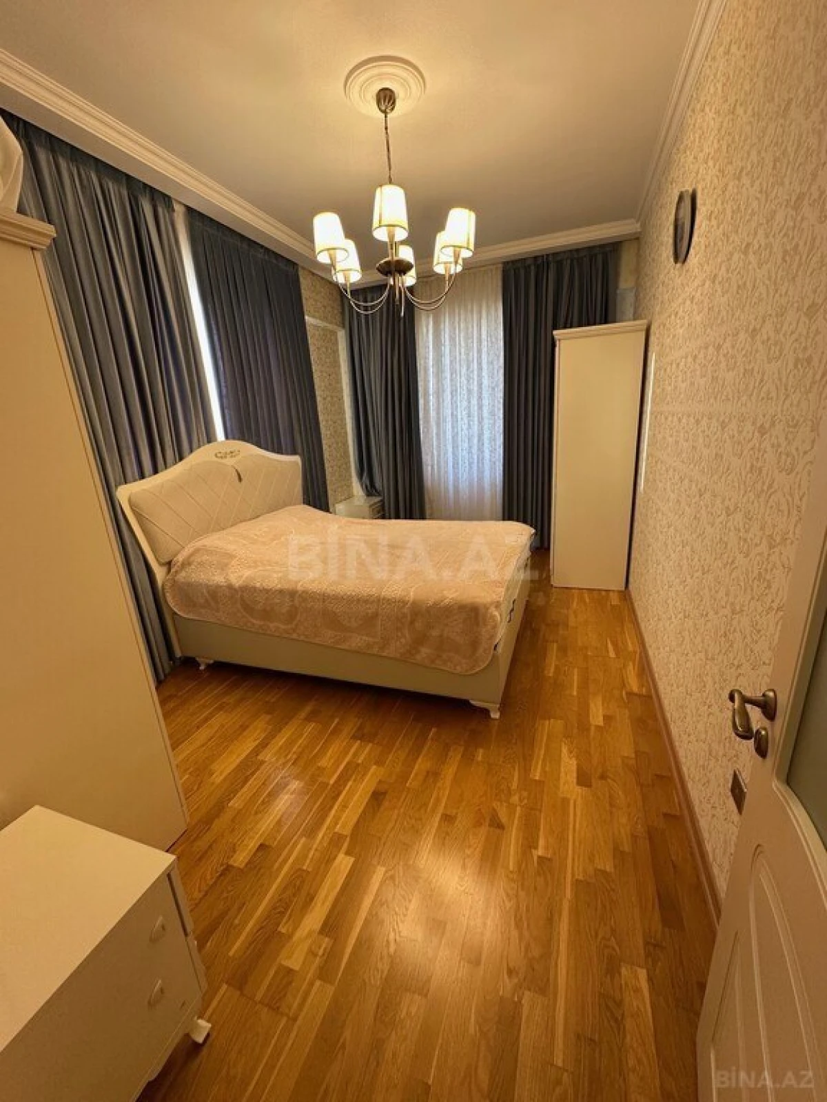 Satılır 3 otaqlı mənzil 117 m²
