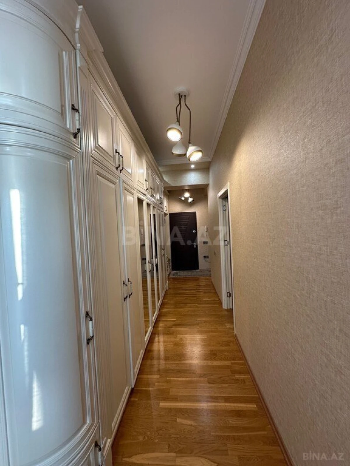 Satılır 3 otaqlı mənzil 117 m²