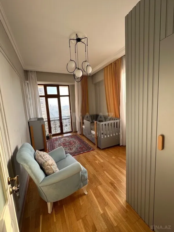 Satılır 3 otaqlı mənzil 117 m²