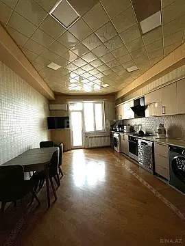 Satılır 4 otaqlı mənzil 164 m²