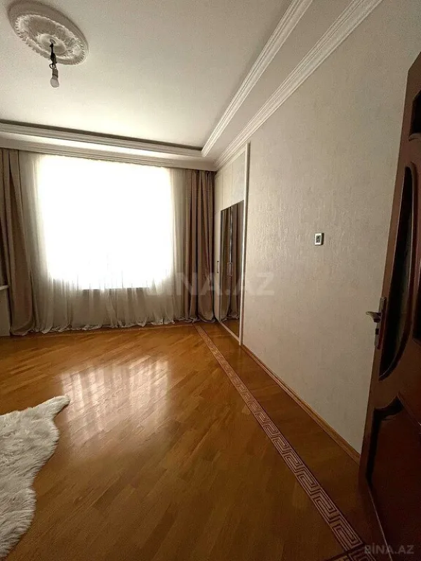 Satılır 4 otaqlı mənzil 164 m²