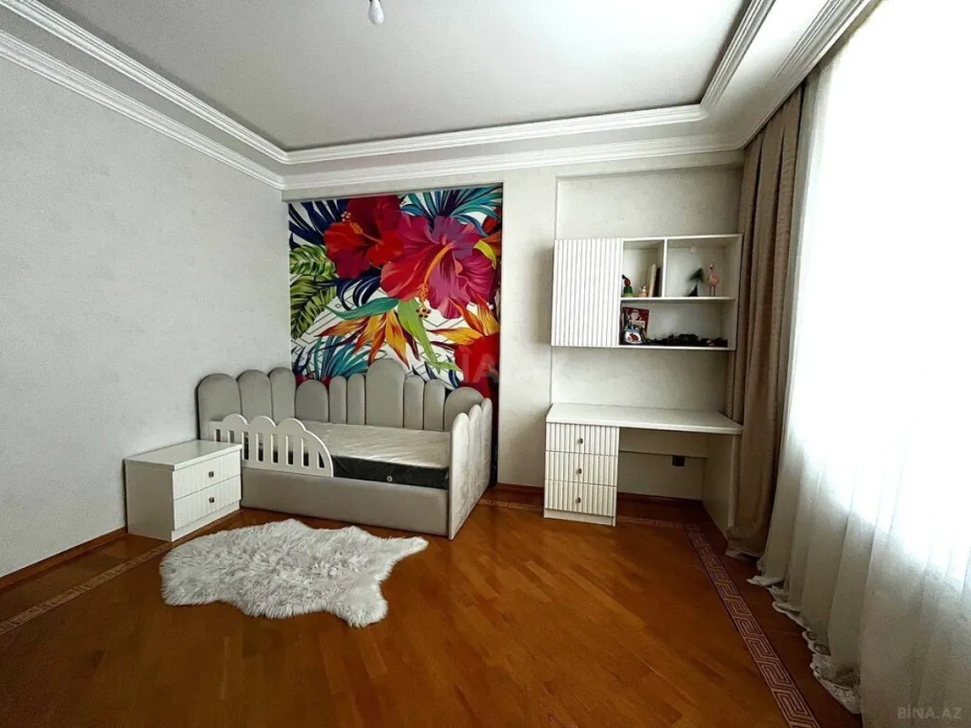 Satılır 4 otaqlı mənzil 164 m²