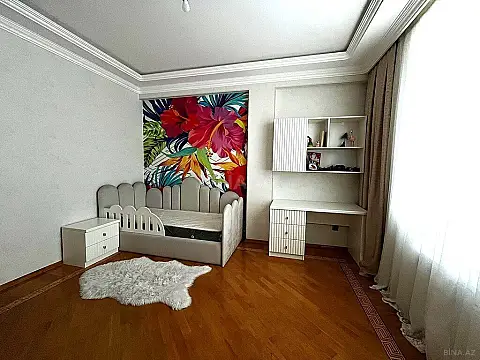 Satılır 4 otaqlı mənzil 164 m²