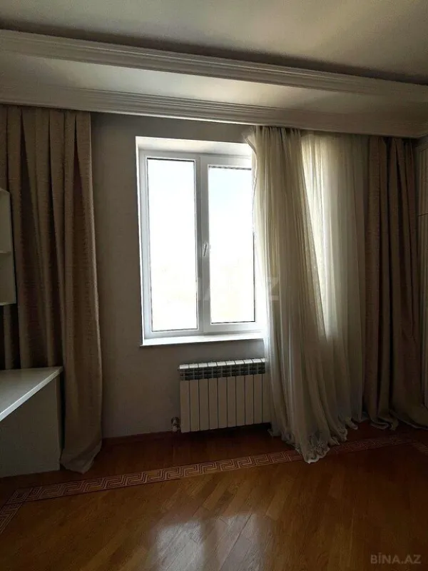 Satılır 4 otaqlı mənzil 164 m²
