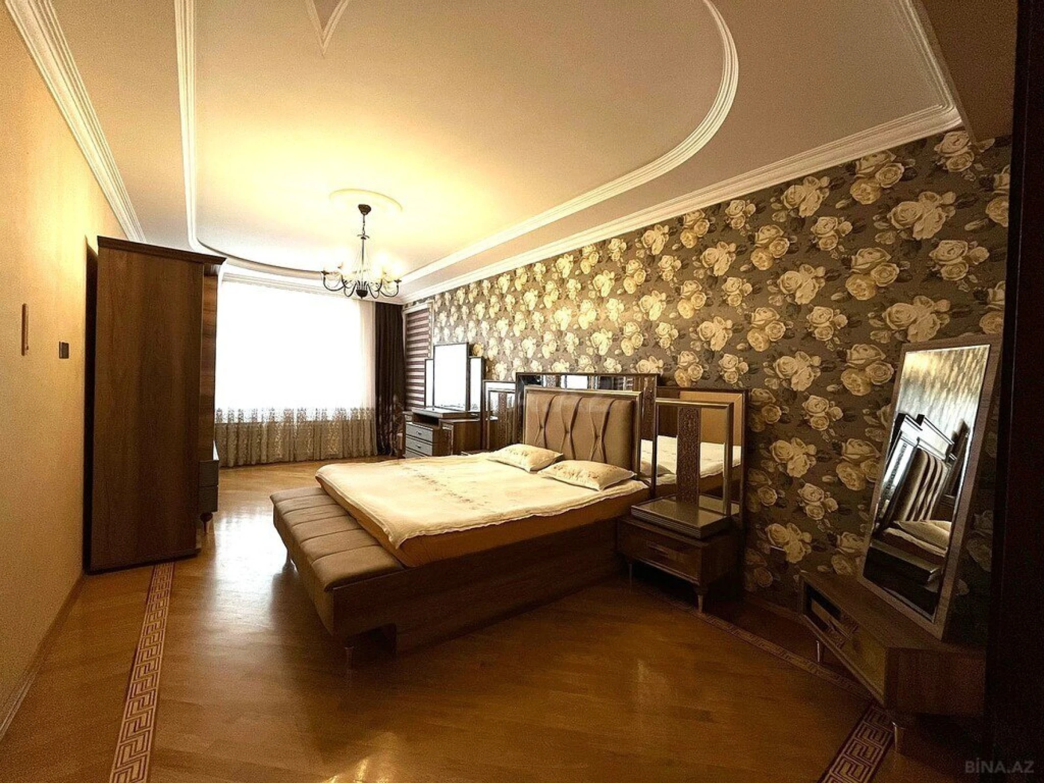 Satılır 4 otaqlı mənzil 164 m²