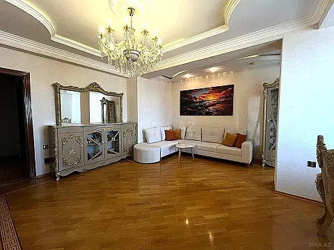 Satılır 4 otaqlı mənzil 164 m²