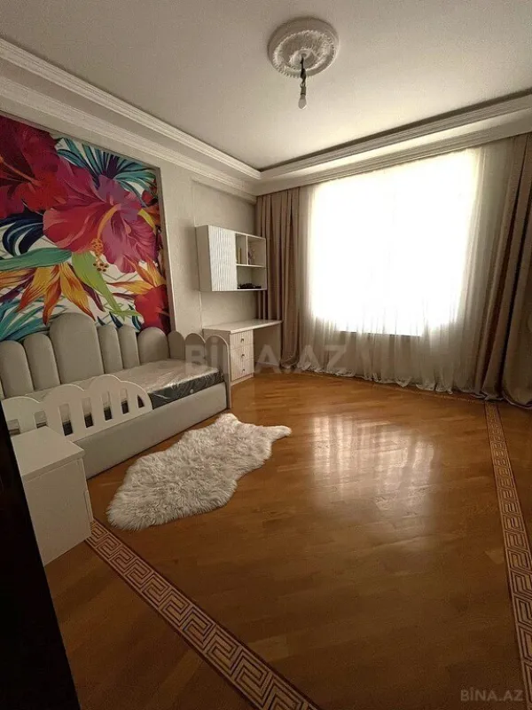 Satılır 4 otaqlı mənzil 164 m²